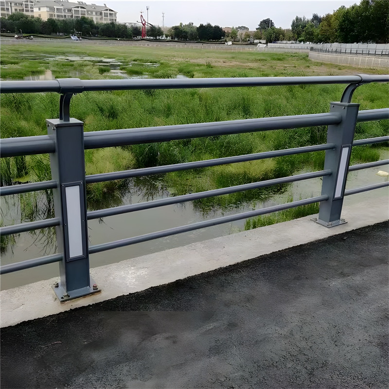 铝合金桥梁护栏自身支撑尚存